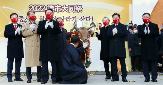 3일 증시대동제에 참석한 여야 대선 후보와 주요인사들이 기념촬영을 하고있다. 한국거래소 제공